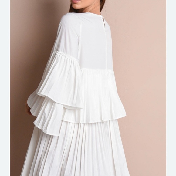 Dresses & Skirts - Elegant White Tiered Dress